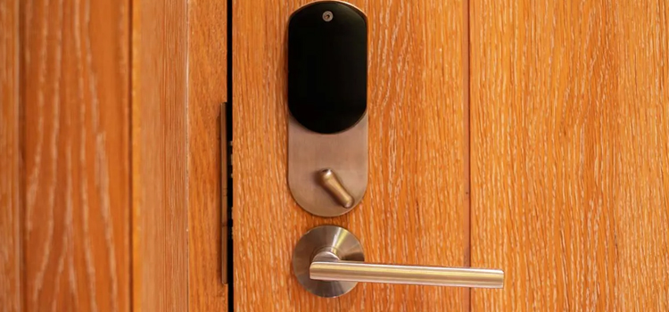 Automatic Locking Door Knob Winters